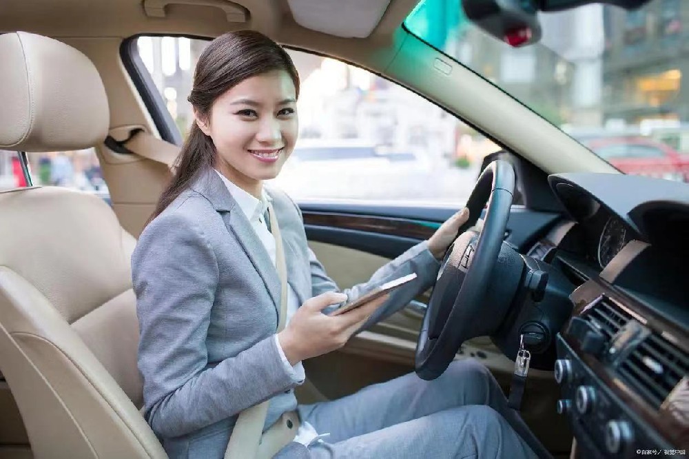 郑州二七区李女士服装店周转汽车抵押贷款4万