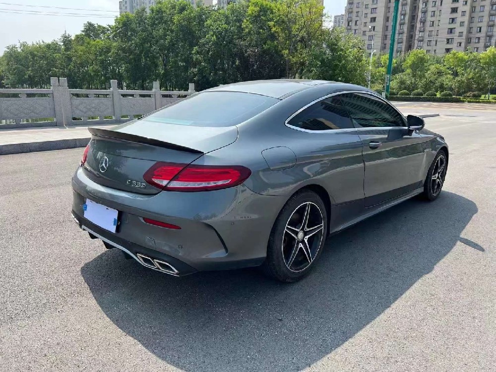 郑州乔女士奔驰C200押车贷款12万